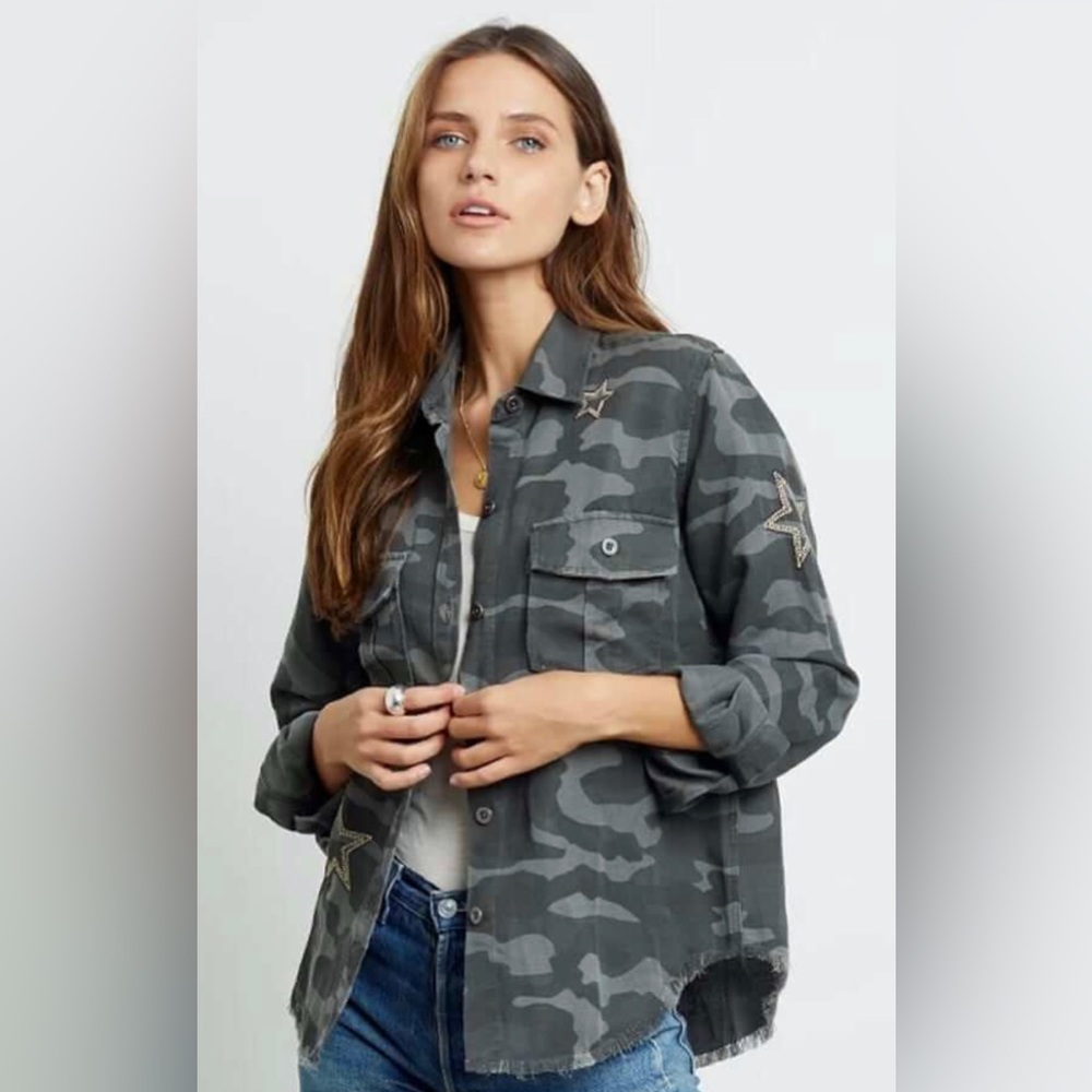 New with tags Rails Shirt in Loren Charcoal Camp Embroidered Stars